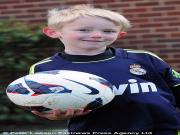 "Đệ tử" của CR7 làm thế giới điên đảo